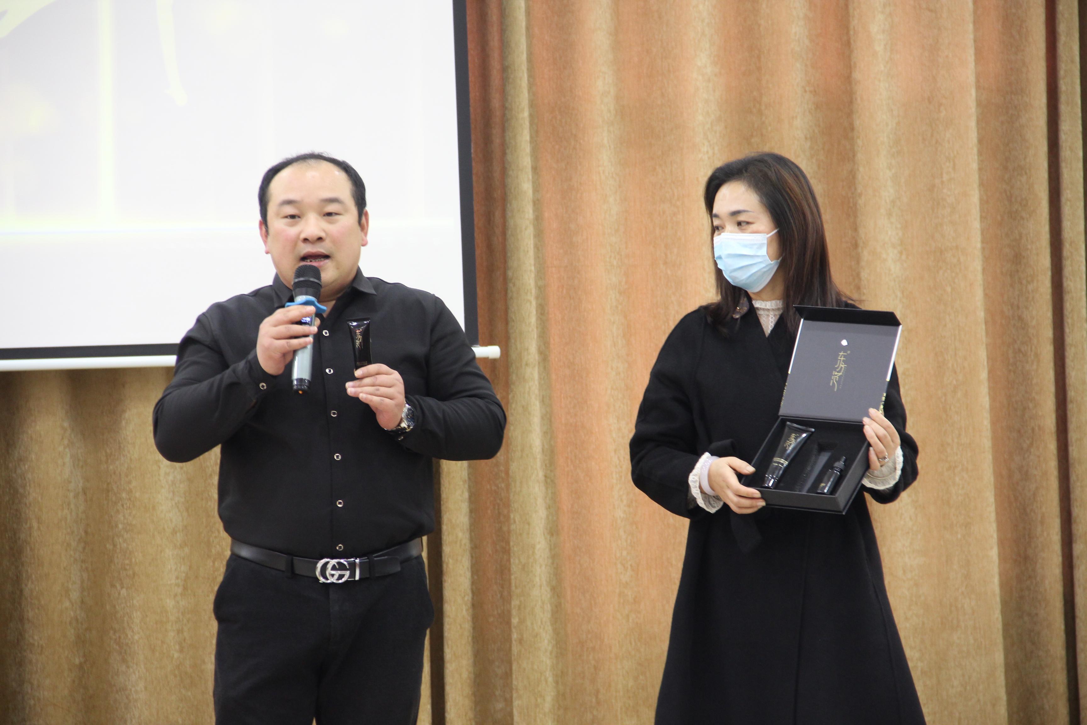 张家界景区被拆分收费传闻不实，科技助力重塑旅游新体验