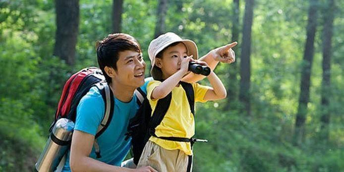 男子遭多人持刀围殴