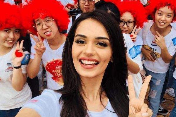 中国游客英文口号热议，一句口号引发广泛关注