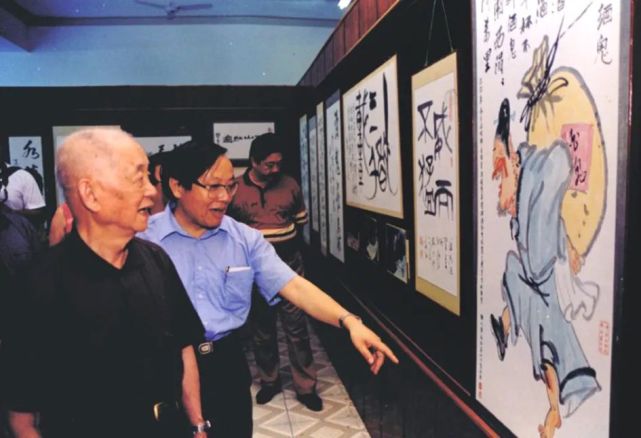 作协主席成长之路，从酒后闹事到励志典范，学习带来的自信与成就感之路