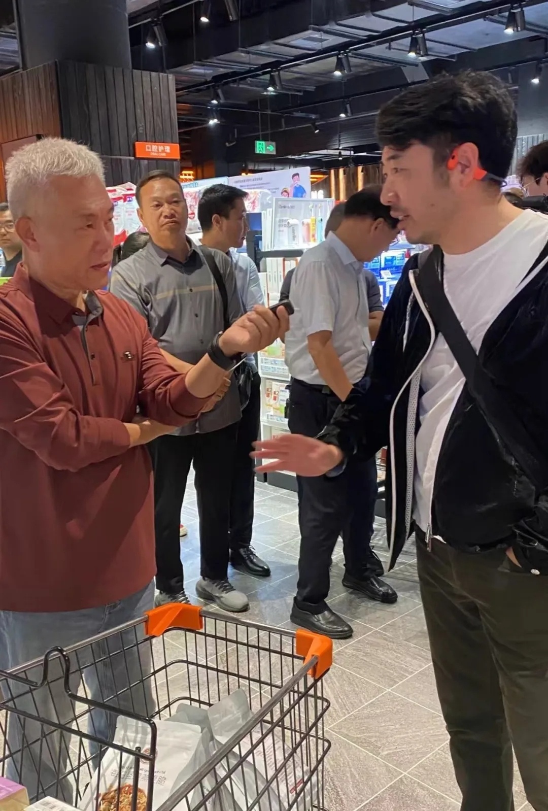 胖东来就拒绝司马南直播一事作出回应，坚定立场，尊重选择