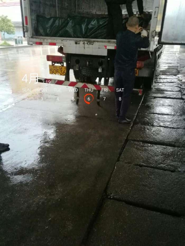 女司机插队难题，礼貌与规则的抉择
