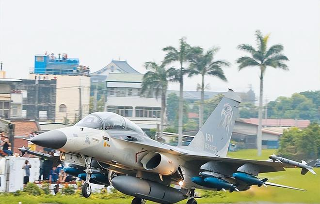 空军战机与宝岛台湾中央山脉同框,空军战机与宝岛台湾中央山脉同框，任务完成步骤详解