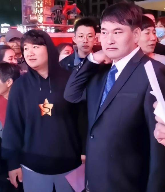 大衣哥最新视频，小巷深处的独特风情探秘