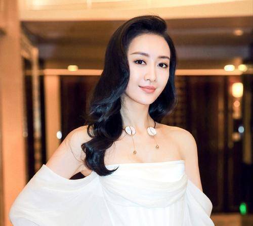 模特出身的女演员，从秀场走向荧屏的璀璨转身