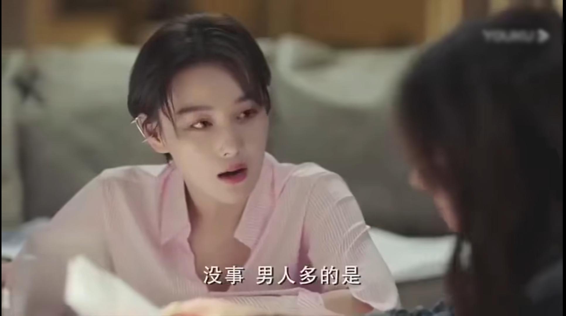 张馨予演员引领科技新品，未来生活触手可及