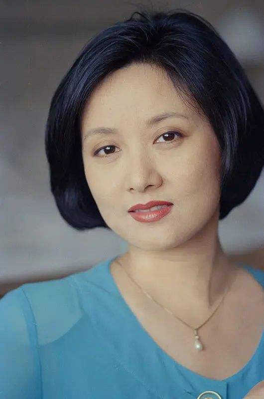 邓婕，演艺生涯的璀璨之星简介