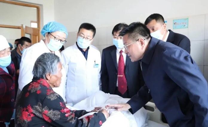 一虎一席谈最新节目聚焦时代热点，深度探讨社会话题
