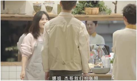 成龙2017最新动态揭秘，忙碌中的温馨时光