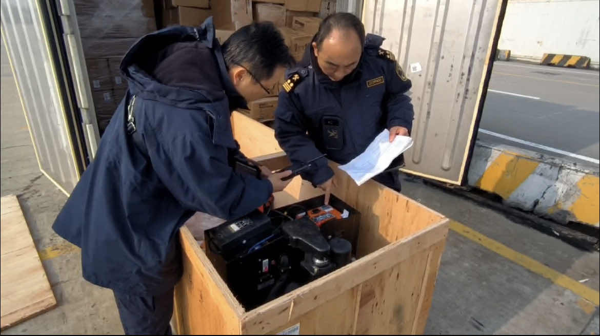 出口货物夹藏旧中巴车被海关查获，事件警示与反思