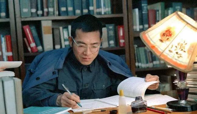 陈景润荣获国家杰出青年基金，数学领域的杰出明星闪耀光芒