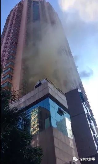 深圳小区突发火灾，多次传出爆炸声——紧急救援行动与现场实况揭秘