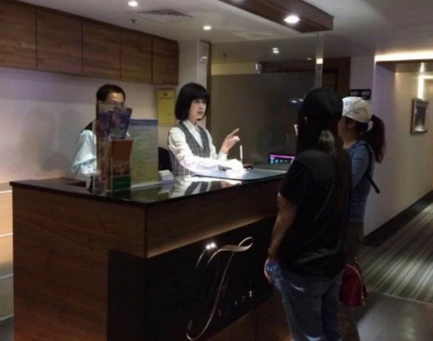 作协主席酒后闹事辱骂酒店前台，公众人物的道德底线挑战？