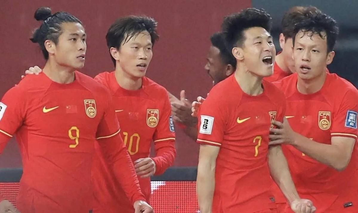 国足与印尼对决前瞻，变化带来自信，共铸辉煌成就梦想之夜