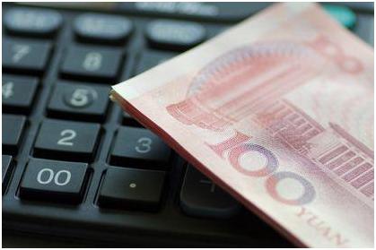 解读，年收入十万元内免征个税——背景、影响与时代地位分析