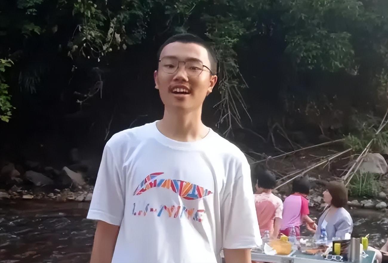 中学生沉迷手游后自缢身亡，警方揭示真相