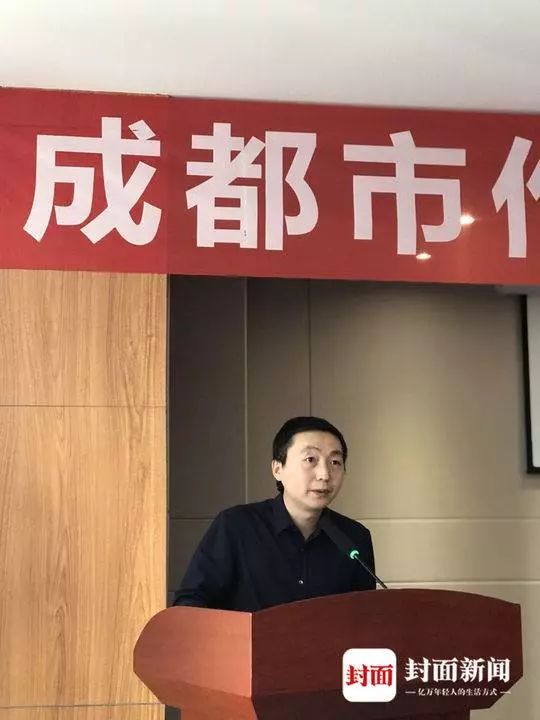 作协主席酒后闹事辱骂酒店前台事件引发争议，观点论述与反思