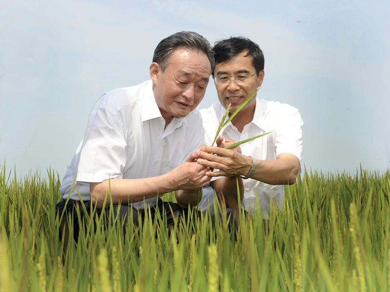 吴邦国同志生平，日常中的温馨与趣事回顾