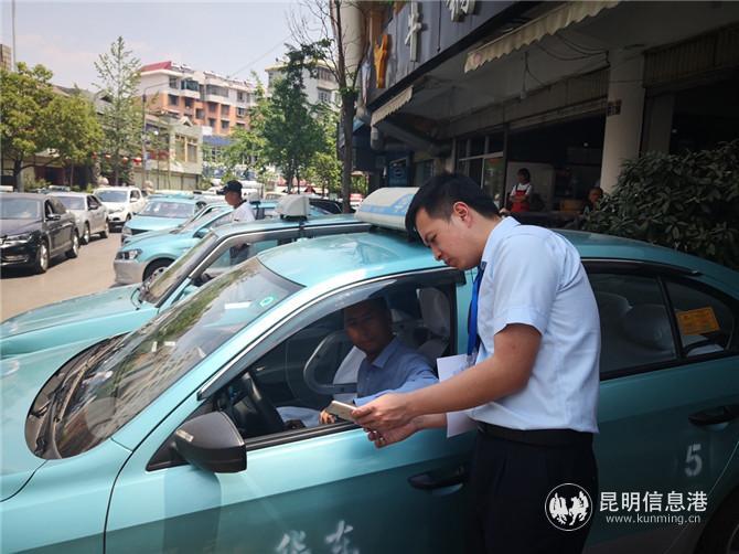 女子打车送包裹引发警惕，司机报警成功保护六万财物安全