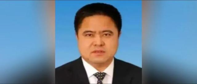 外逃副市长涉案超31亿，房产千余查封，揭秘背后的故事与逃亡之旅