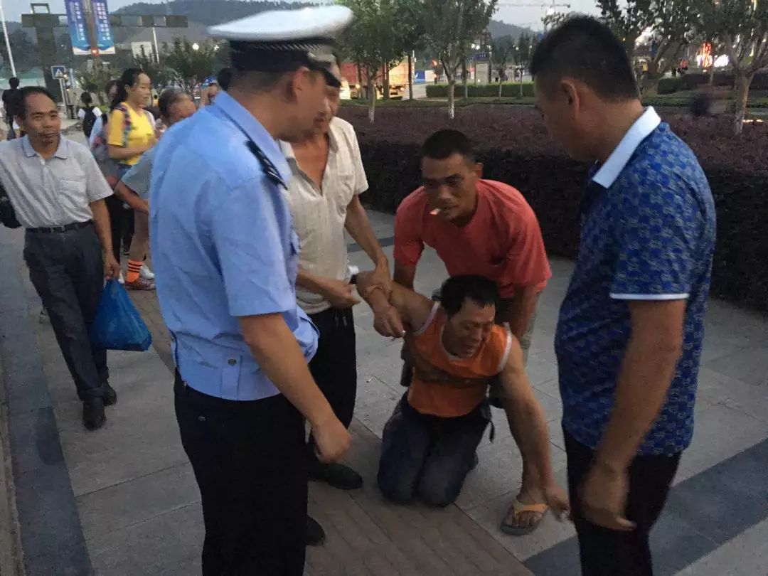 民警合力救下跳桥男子，高科技装备提升公共安全水平