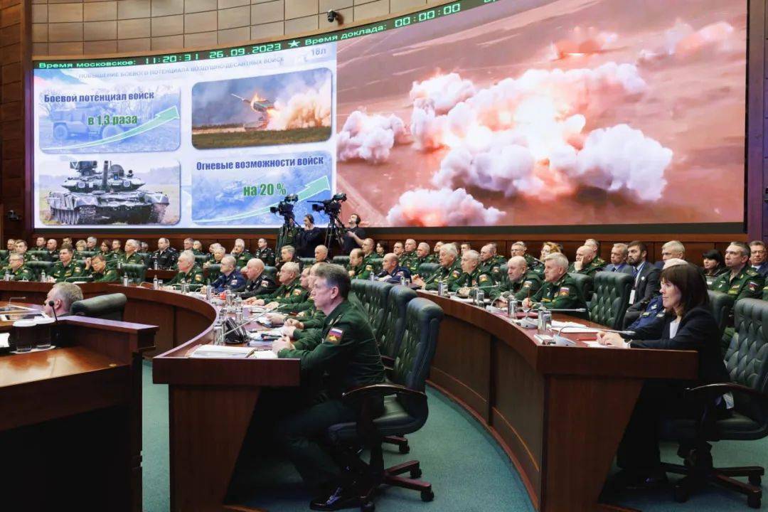 俄乌冲突局势分析，俄军针对乌军会议地点投下重型炸弹的背后动机与影响