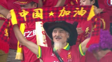 国足虽败，球迷热爱永不止步