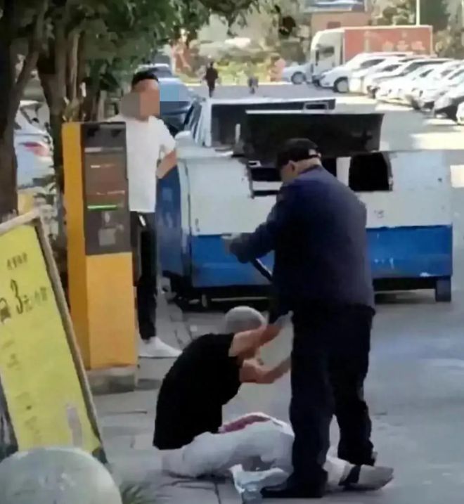 拾荒老人街边去世背后的生命价值与力量变迁