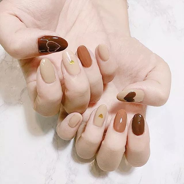 情侣美食挑战，餐厅索赔游戏与小巷美食奇遇揭秘