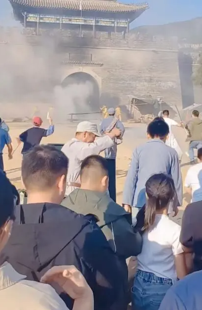 跟着团长打县城项目火爆引发景区限流现象探讨