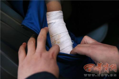 女童被高年级男生泼水烫伤事件引热议，校方回应与社会观点碰撞