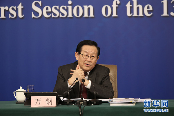 华春莹发图对比中美电动汽车贸易，揭示差异，推动共同发展。
