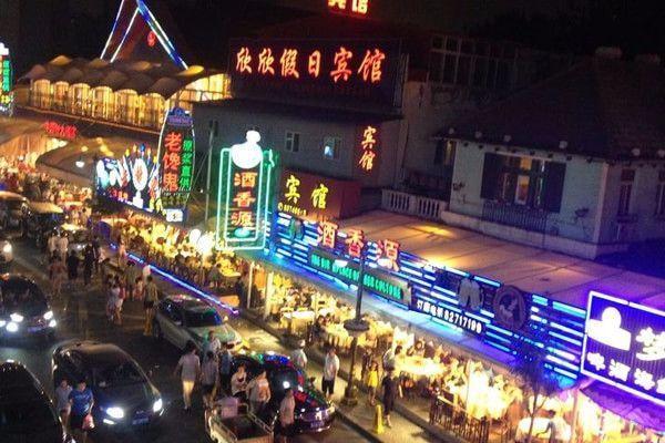 苏州夜市摊位出租，小巷独特风味美食聚集地