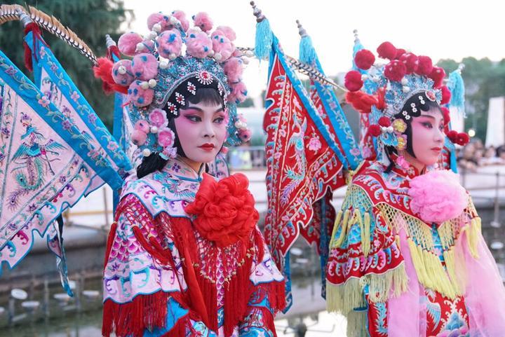 韩国最新男子组合，自然之旅的星光使者闪耀登场