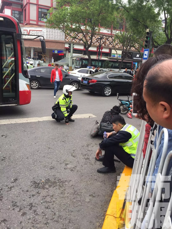 西安村巷道发生车祸，三人不幸身亡，警方通报事件详情