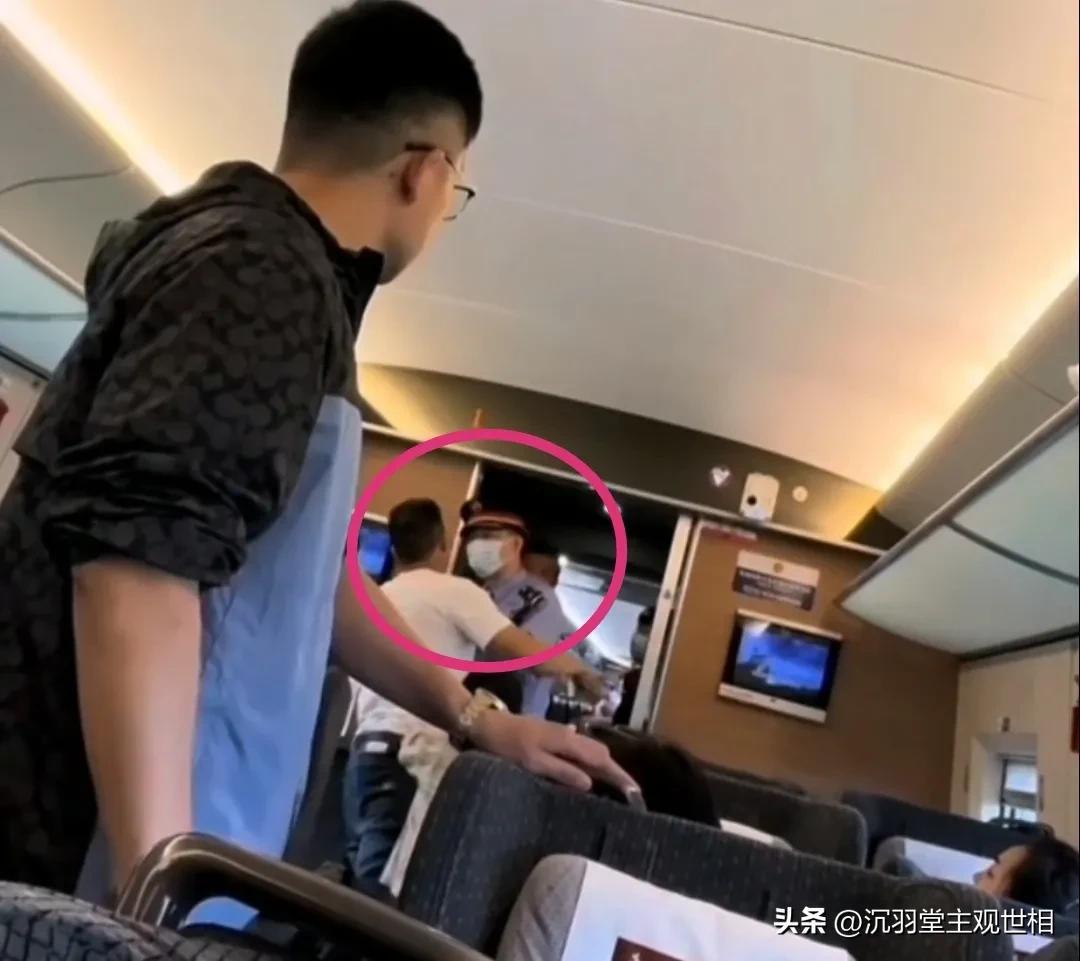 外籍旅客霸座骂人引发争议，铁路部门回应，旅途中的文明与秩序挑战引发深思