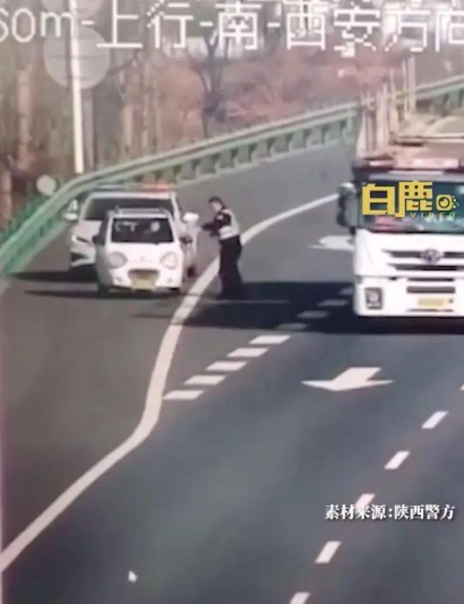老头乐上高速现象揭示执法管理软肋，深度剖析与观点论述