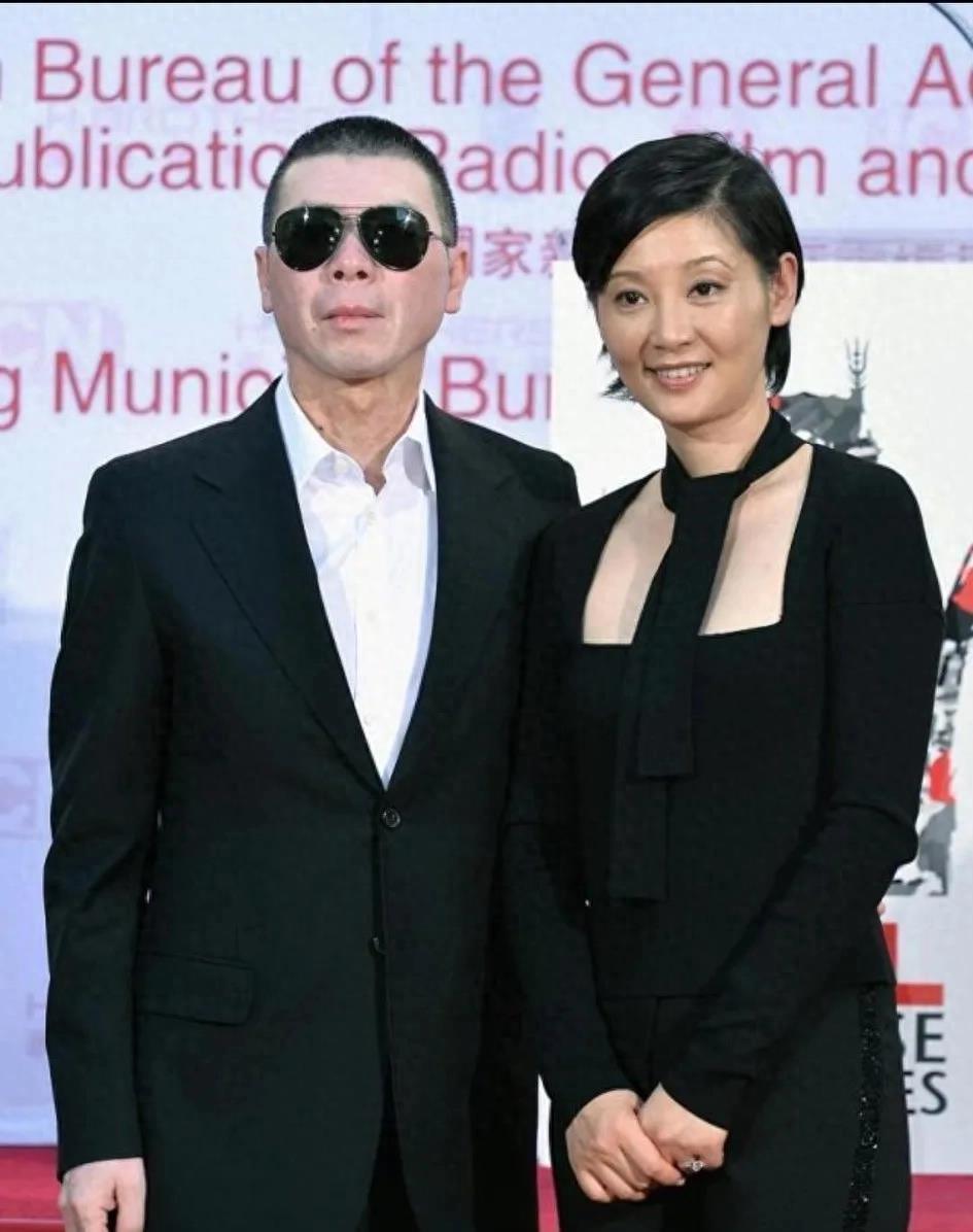 江小宴揭示王宝强慈善背后的真相，公众人物慈善行为的真相解析