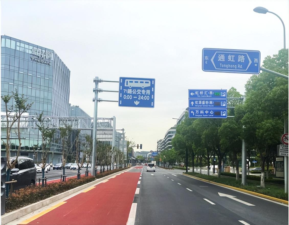 被阻挡的消防车，火焰中的友情与温馨小故事