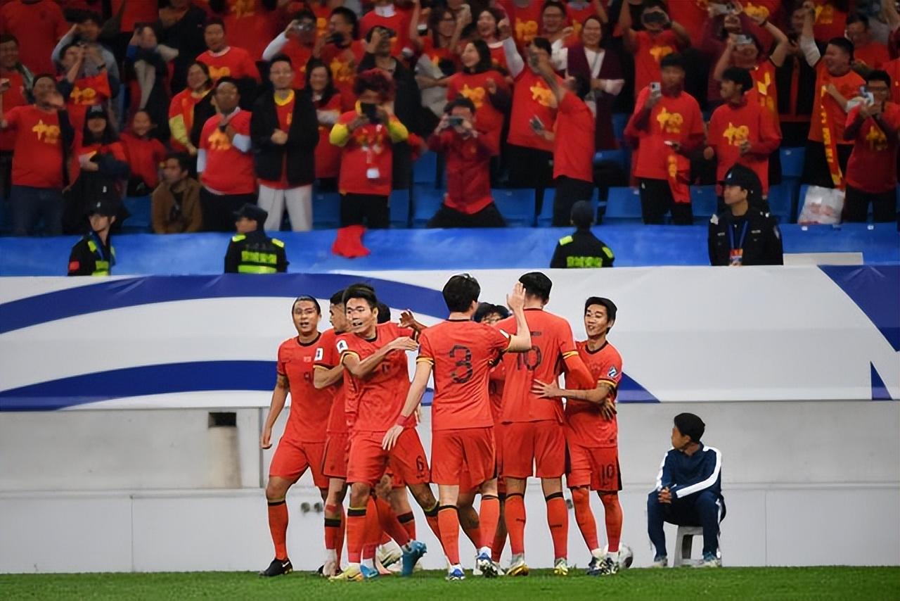 国足赛场风云，2比1领先印尼的胜利背后故事