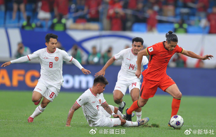 国足2比0领先印尼，赛场内外精彩瞬间回顾