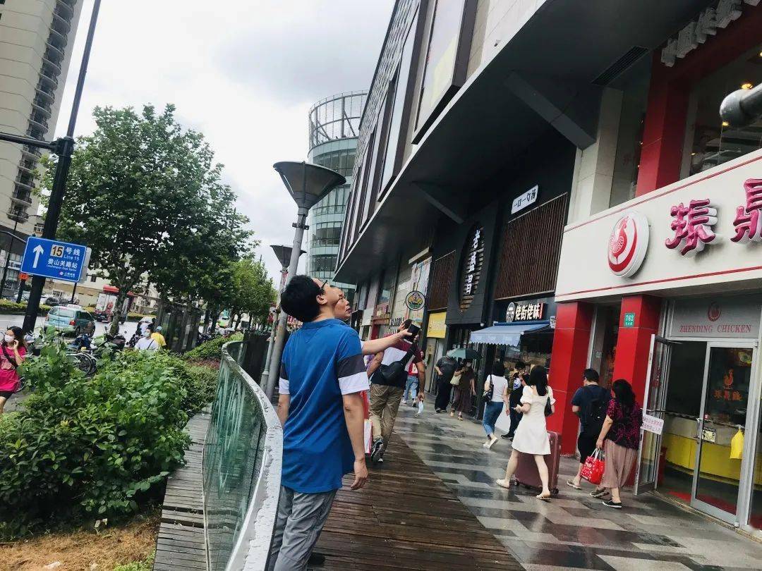 台风最新动态与小巷特色美食，探索未知的风味之旅