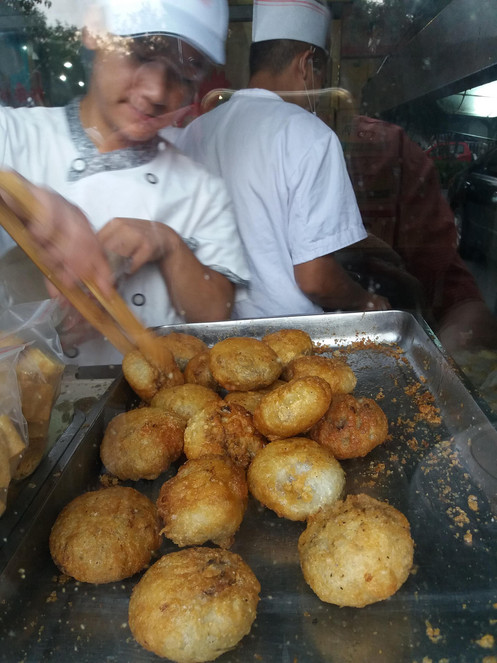 探秘小巷独特风味，84pao最新美食之旅