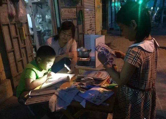 高考最新政策下的奇遇，小巷隐藏版特色小店探索