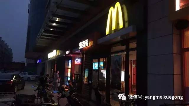 越心探秘小巷特色小店，独特风味背后的故事