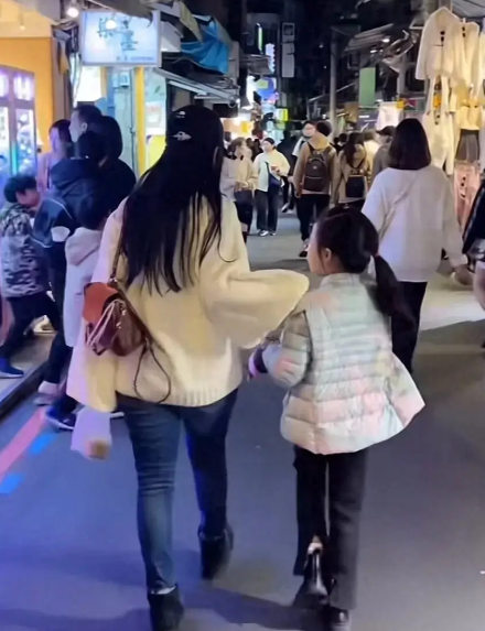 伊能静女儿米粒的最新动态，成长之路与明星家庭的独特教育揭秘