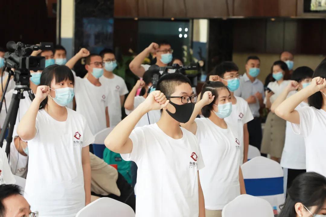 山东车祸背后的力量，励志故事见证变化、自信与成长之路